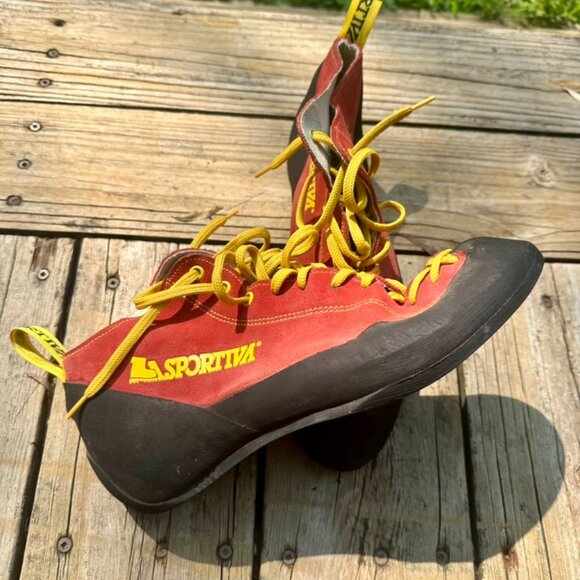 La Sportiva Climbing Shoes - size 44 - Picture 3 of 6